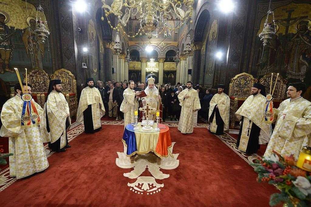 De Ziua Naţională a României, slujbă de pomenire a eroilor şi Te Deum în bisericile ortodoxe