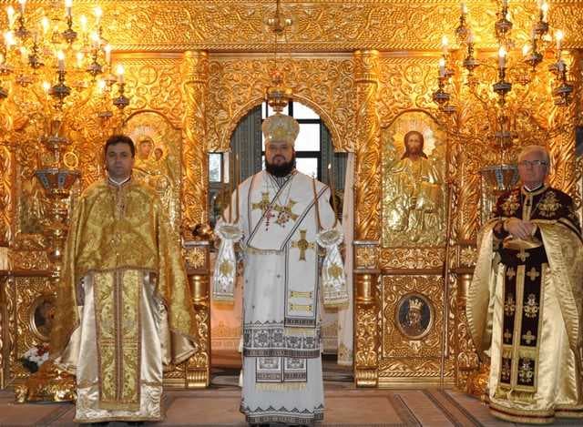 PS Petroniu - Liturghie Naşterea Domnului