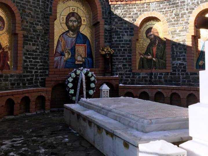 Mormantul Parintelui Iustin