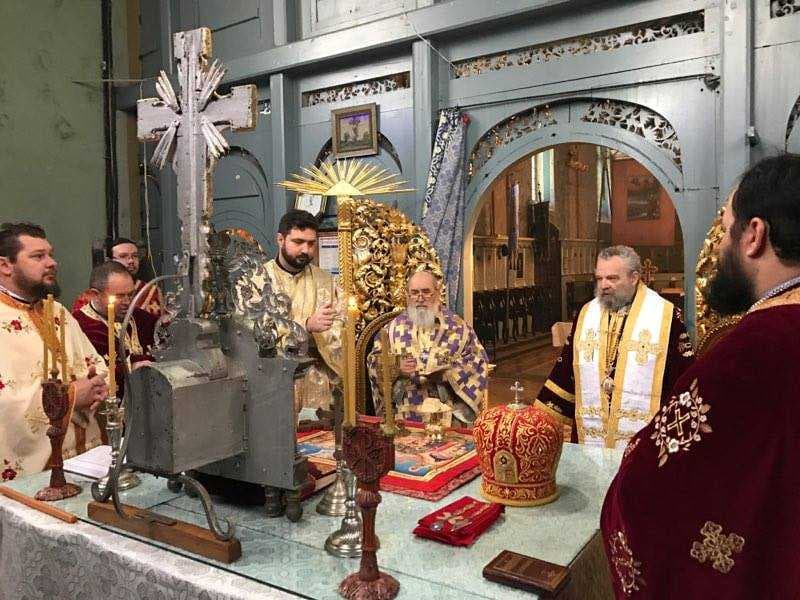 Concelebration of Divine Liturgy in Arad. Serbian and Romanian faithful prayed to Saint Sava of Serbia
