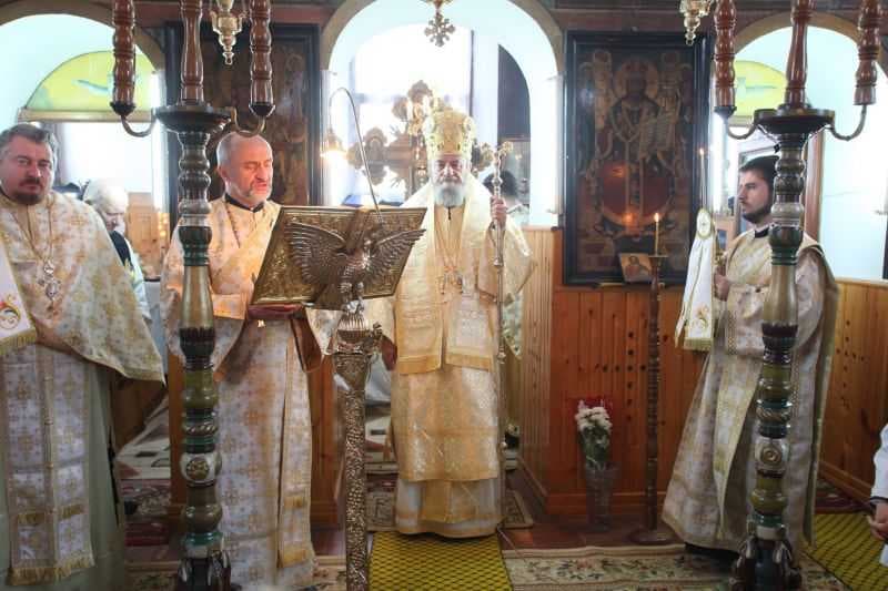 IPS Laurenţiu slujind în Parohia Rod
