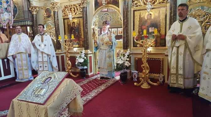 IPS Timotei slujind în parohia Mândruloc (1)