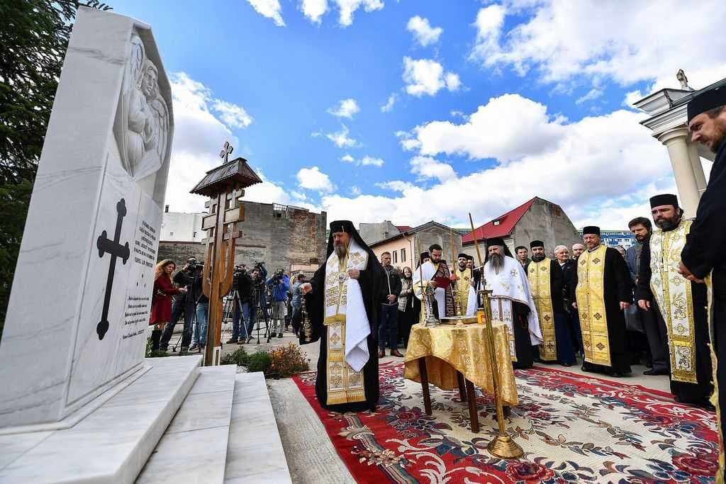 Slubă_de_pomenire_a_victimelor_incendiului_de_la_clubul_Colectiv