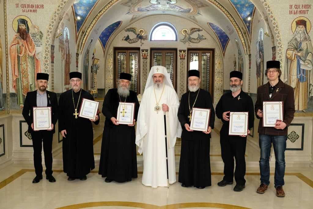 Șase specialiști în iconografie au primit distincții din partea Patriarhului Daniel