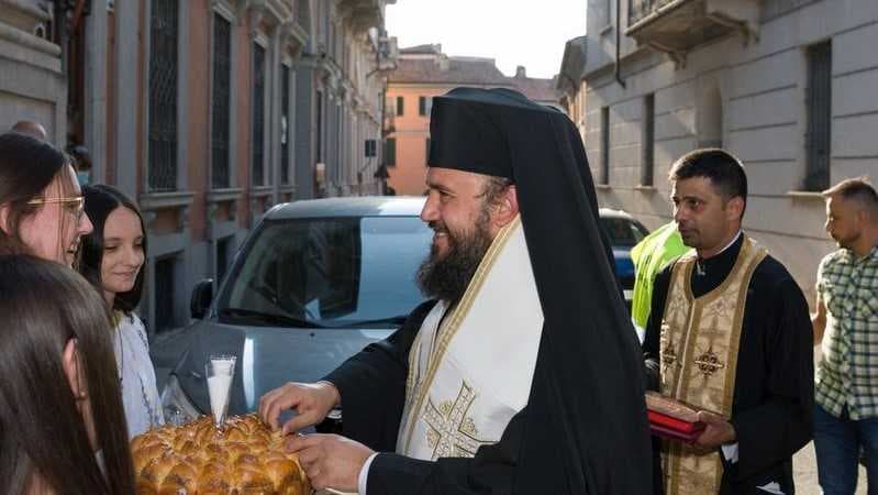 PS Atanasie de Bogdania a sfințit noul iconostas al bisericii din Stradella-Broni