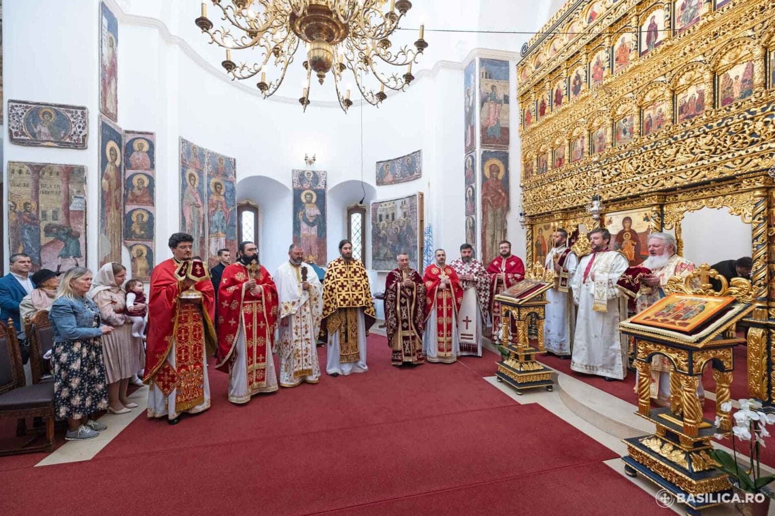 FOTO: Sfinții Mucenici Serghie și Vah, cinstiți la Biserica Cotroceni din București (2024)