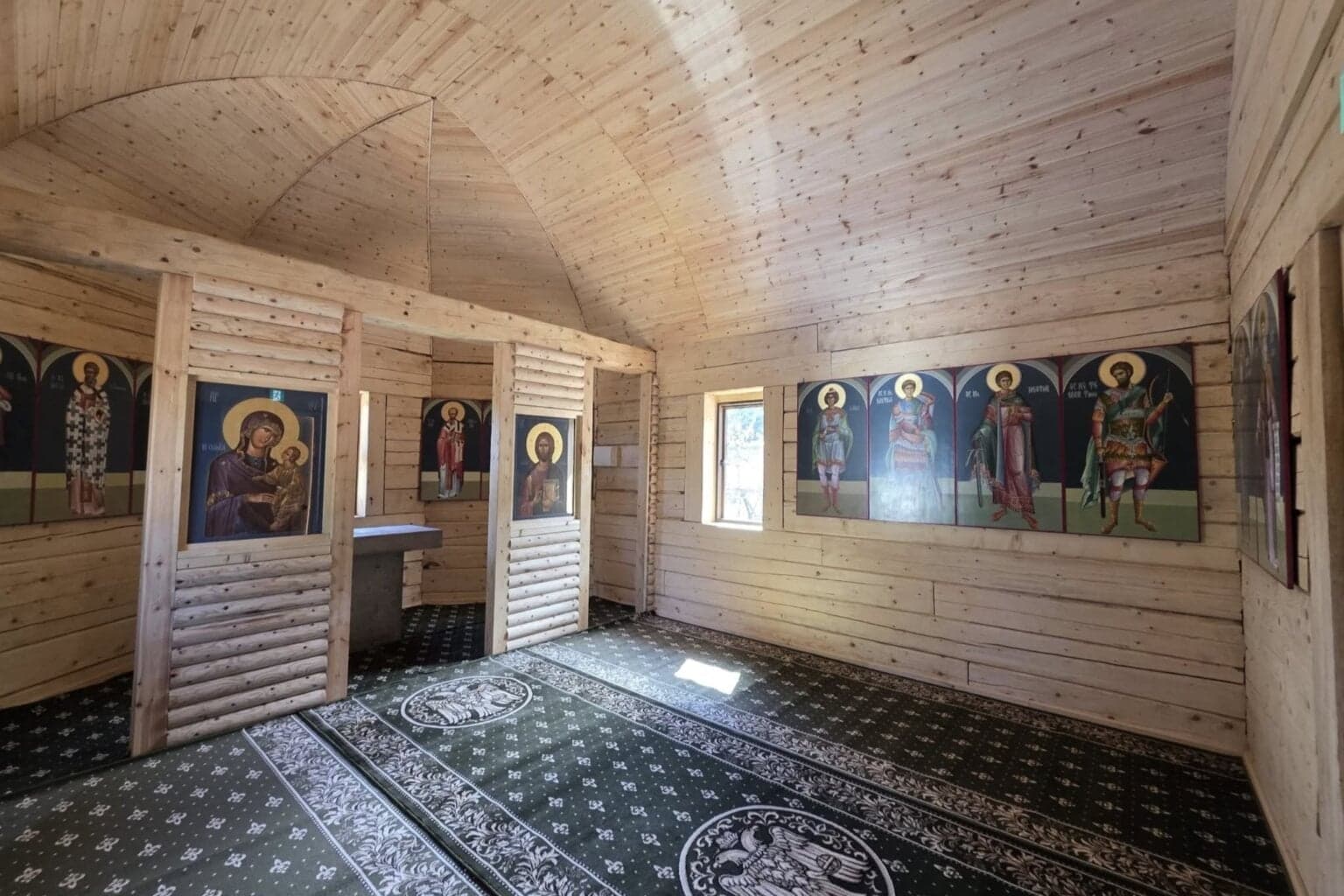 Biserica primului cimitir ortodox din Japonia, aproape de finalizare: A fost instalată catapeteasma