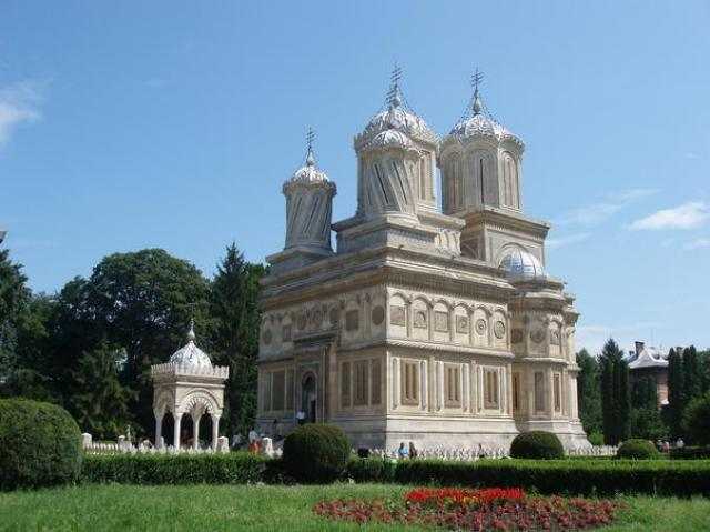 smoke Miraculous did not notice Mănăstirea Curtea de Argeș în haine de sărbătoare - Basilica.ro