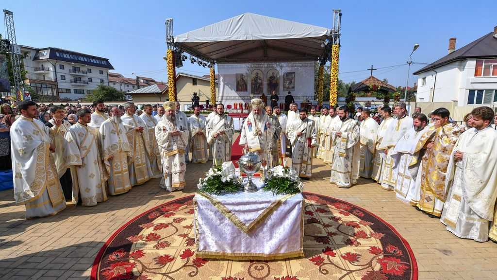 Patriarhul României a sfinţit Biserica „Adormirea Maicii Domnului” din Otopeni Patriarhul Daniel