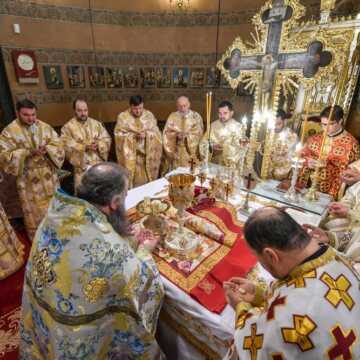 St Gregory of Nyssa celebrated in Bucharest. Believers venerated the relics of the Saint