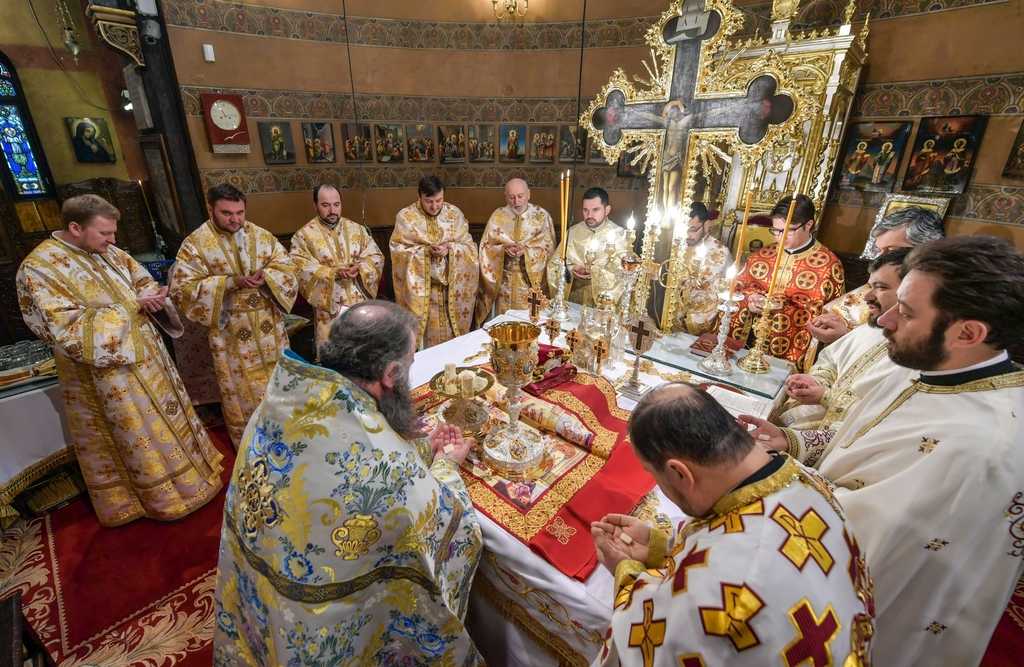 St Gregory of Nyssa celebrated in Bucharest. Believers venerated the relics of the Saint