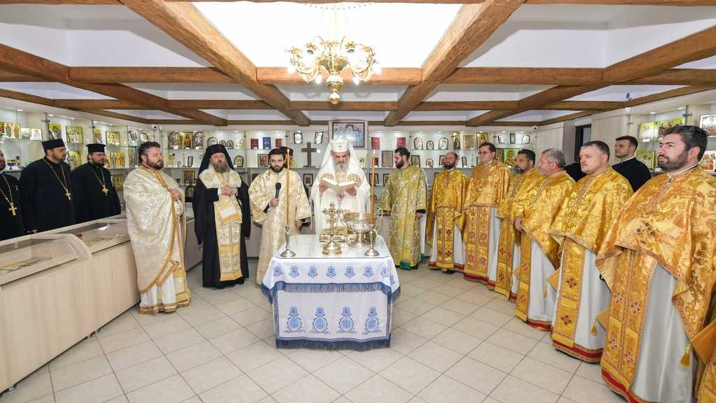New Religious Store opens in Bucharest. Patriarch of Romania officiates blessing service