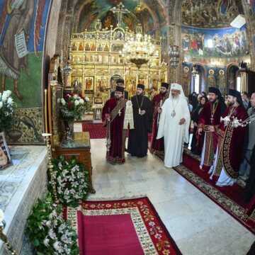 Patriarhul Daniel, PS Timotei Prahoveanul la parastas pentru Patriarh Iustinian Marina la Manastirea Radu Voda din Bucuresti (46)