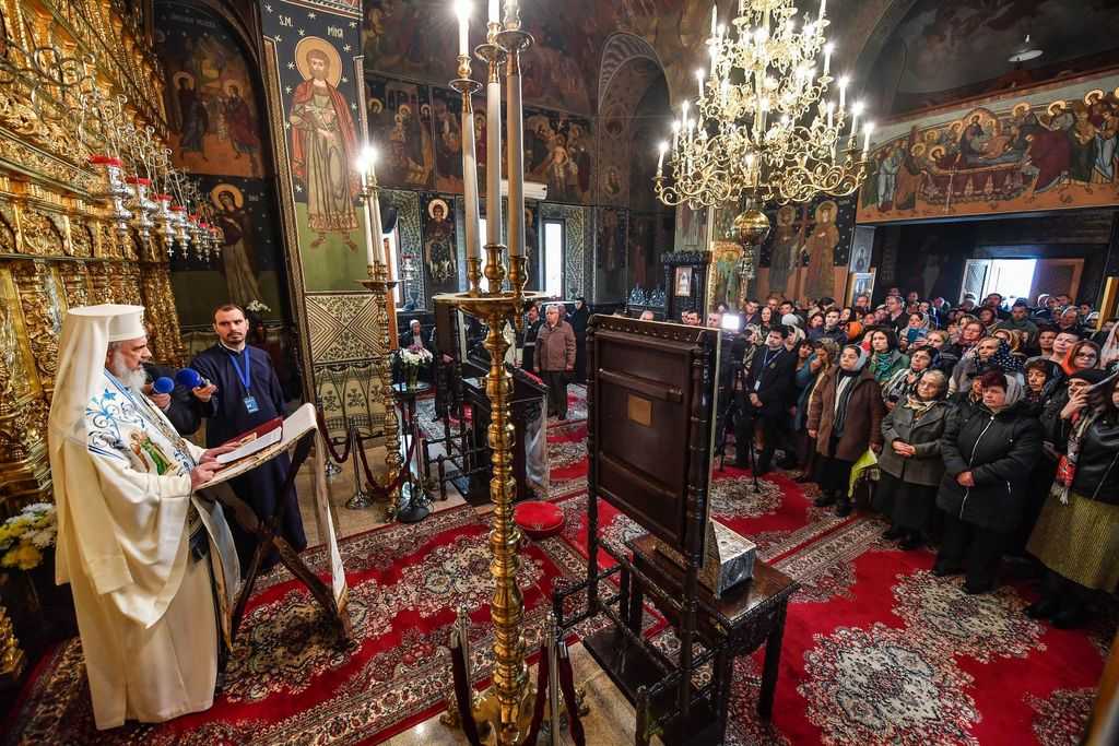 Patriarch Daniel visits Samurcasesti Monastery on the Feast of the Life-Giving Spring