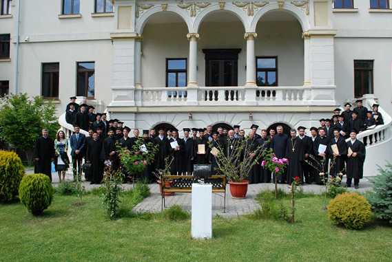 Eveniment festiv pentru absolvenţii Facultăţii de Teologie din Craiova
