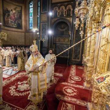 Patriarch Daniel blesses iconostasis of Lady Balasa Church