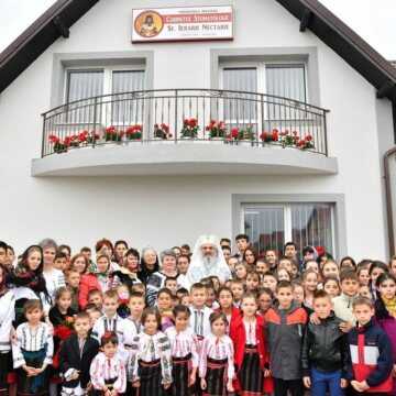 Patriarch Daniel blesses dental centre at Rădăuți