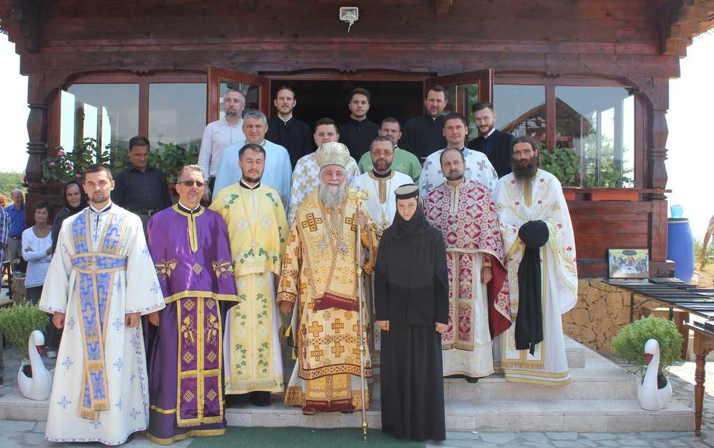 IPS Irineu a slujit la hramul Mănăstirii Dobriţa