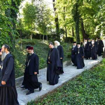 Patriarhul Daniel si membrii Sfantului Sinod al Bisericii Ortodoxe Romane au vizitat Parcul Resedintei Patriarhale (3)