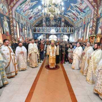 Patriarhul Daniel si Peasfintitul Timotei Prahoveanul au sfintit biserica Parc Rahova 1