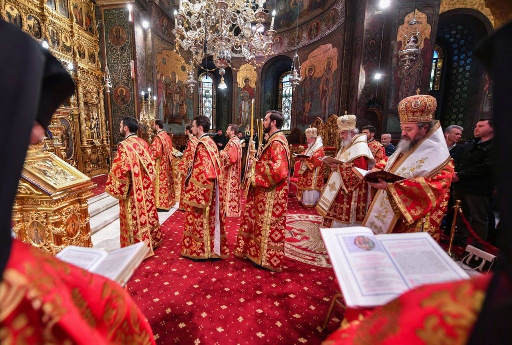 Patriarhul Daniel a slujit Sfanta Liturghie in Joia Mare la Catedrala Patriarhala