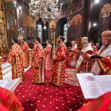 Patriarhul Daniel a slujit Sfanta Liturghie in Joia Mare la Catedrala Patriarhala
