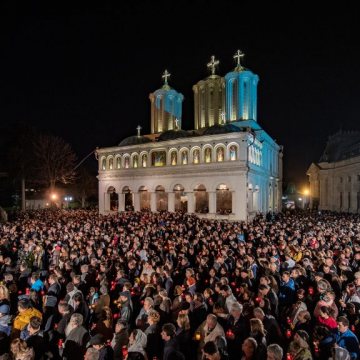 Mii de credinciosi la slujba de inviere de la Catedrala Patriarhala 2018