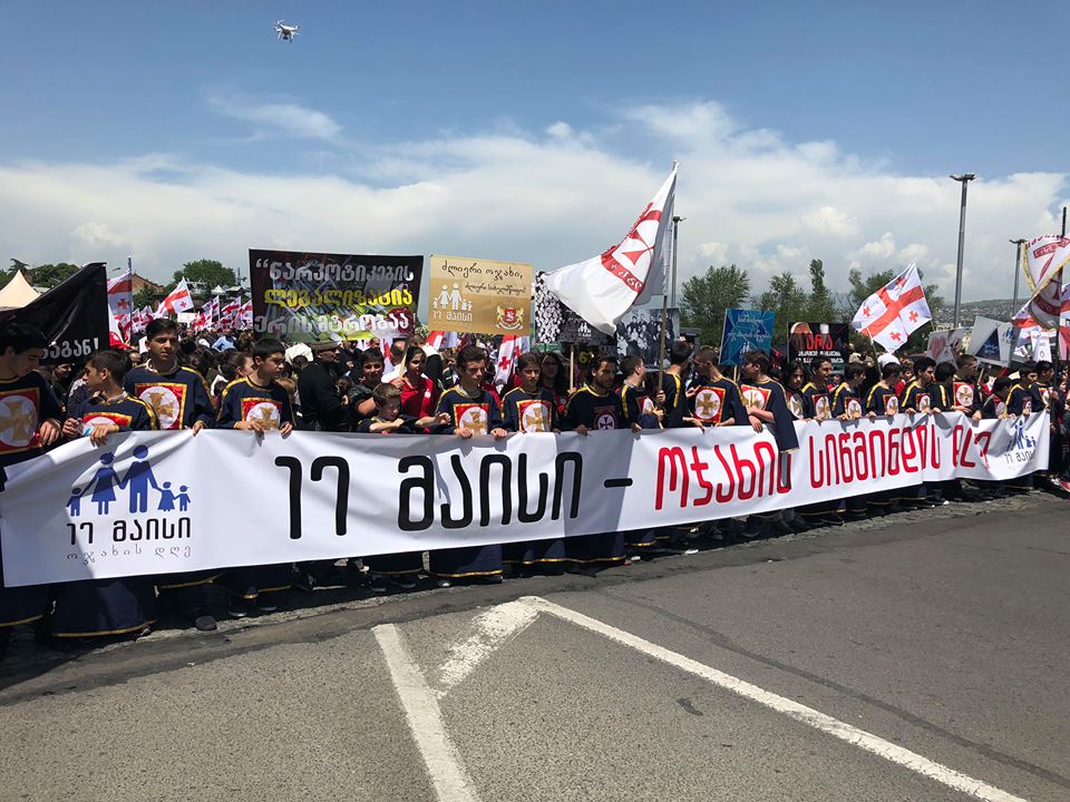 Marş dedicat familiei la Tbilisi