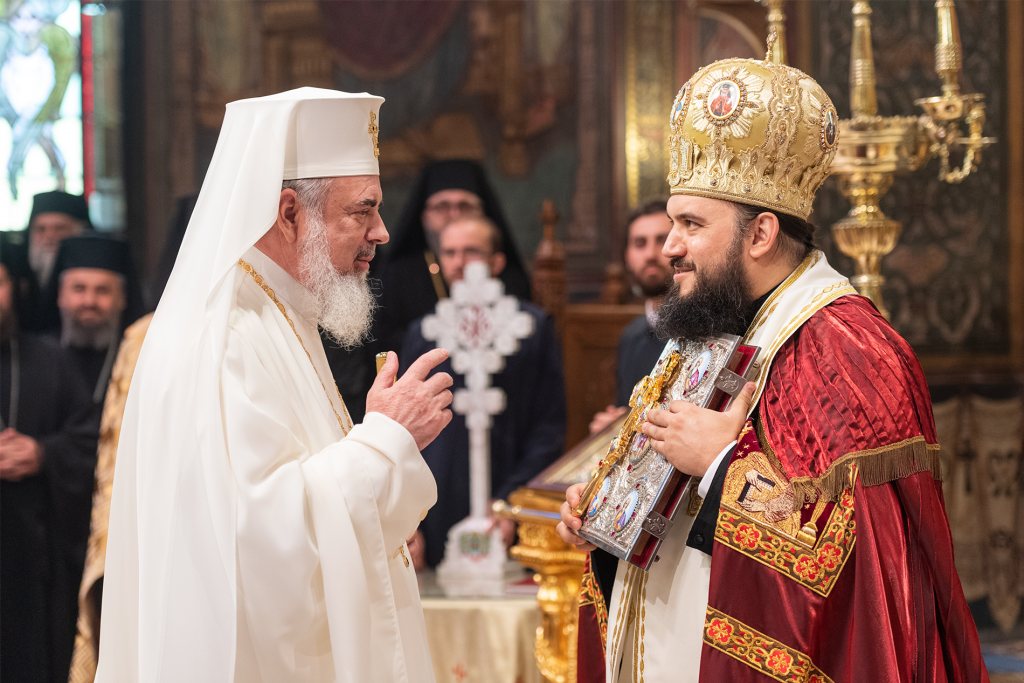 Patriarhul Daniel si PS Atanasie de Bogdania la Sfanta Liturghie ANB 2018
