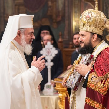 Patriarhul Daniel si PS Atanasie de Bogdania la Sfanta Liturghie ANB 2018