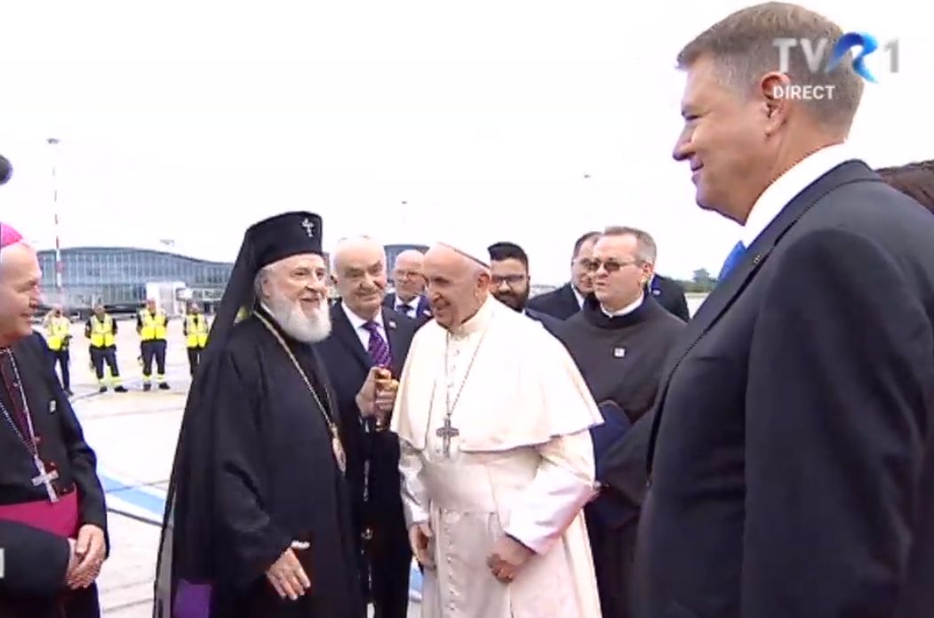 Pope Francis starts three-day visit to Romania - Basilica.ro