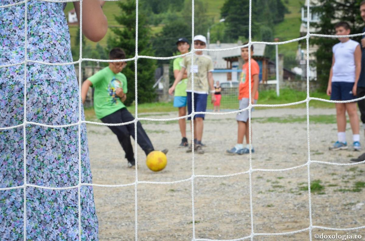 Tinerii din Arhiepiscopia Iașilor invitați la un campionat de fotbal între parohii