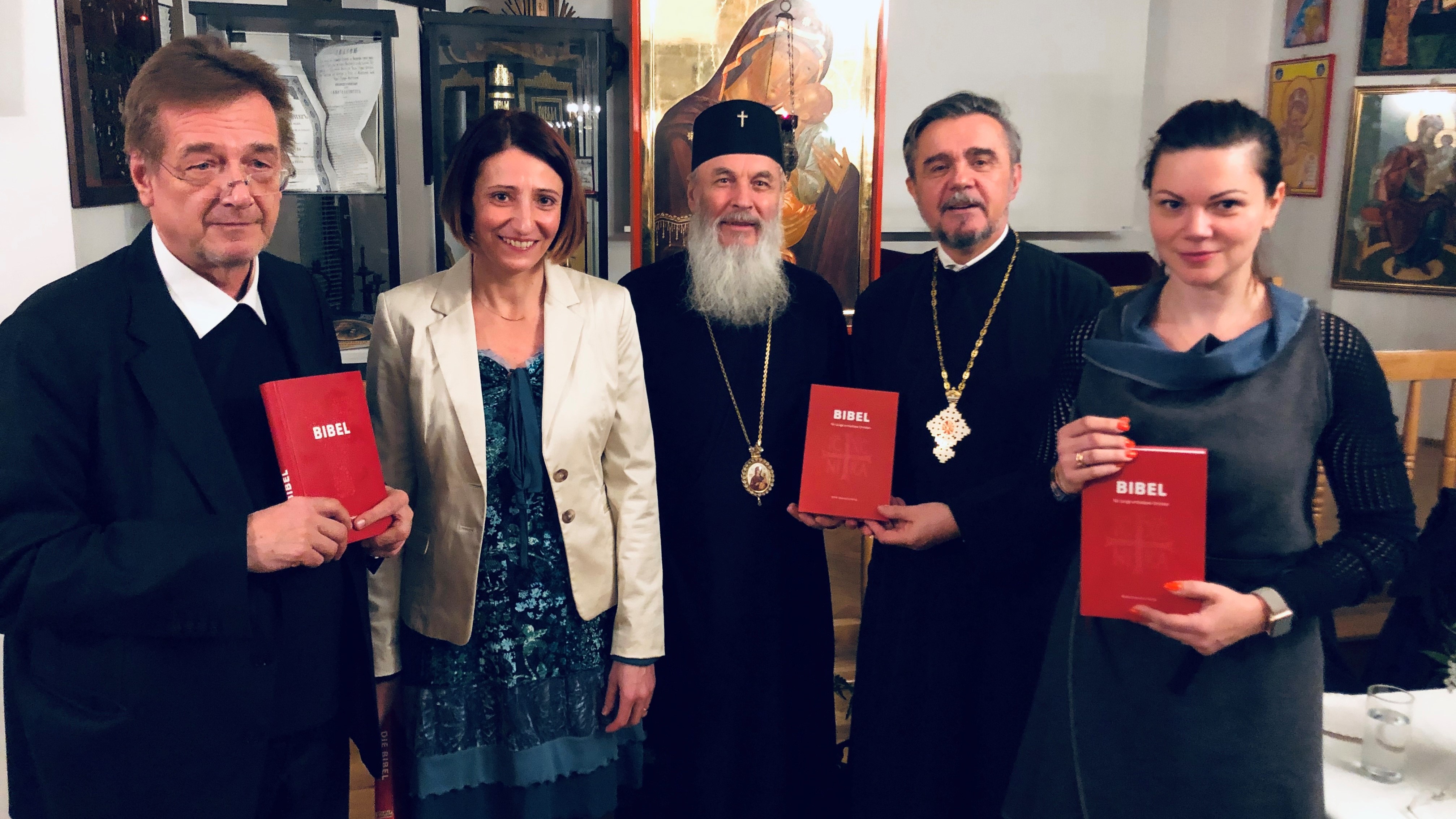 Biblia pentru tineri a fost prezentată la Viena de IPS Serafim și Pr. Nicolae Dura