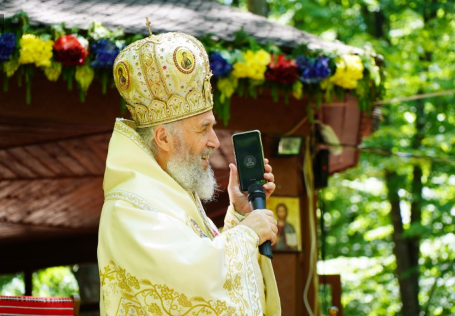 Arhiepiscopul Casian vorbește la telefon, Buciumeni