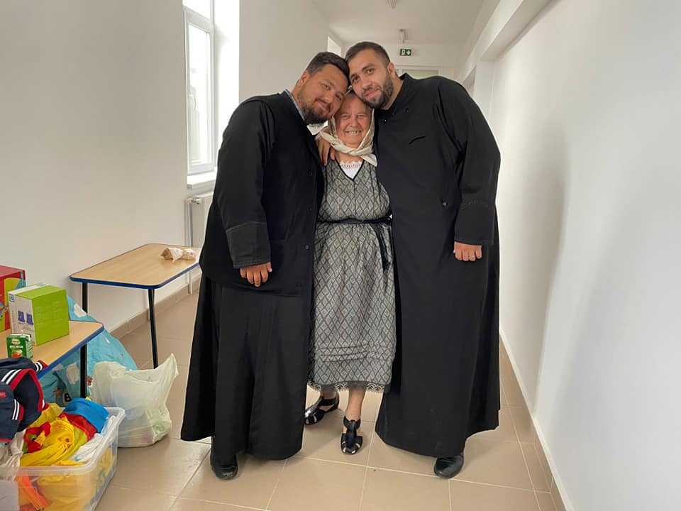 Bunica din Chinteni le-a spus copiilor din Visuia și Ghirișu Român de ce merge la biserică